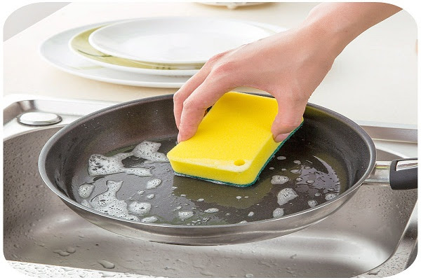 これらの4つの驚くべき利点は、手で皿を洗うことによって利用できます。